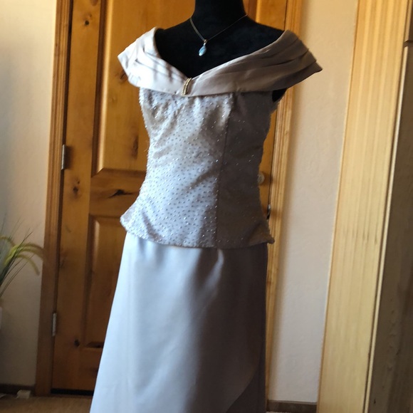 Gown - Picture 3 of 3